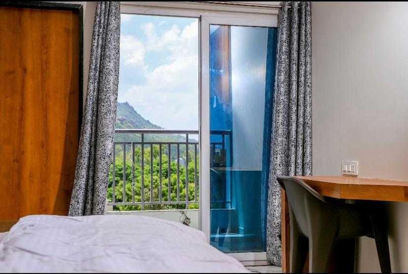 Super Townhouse Ambaji Formerly Hotel Kardhar Inn Eksteriør billede