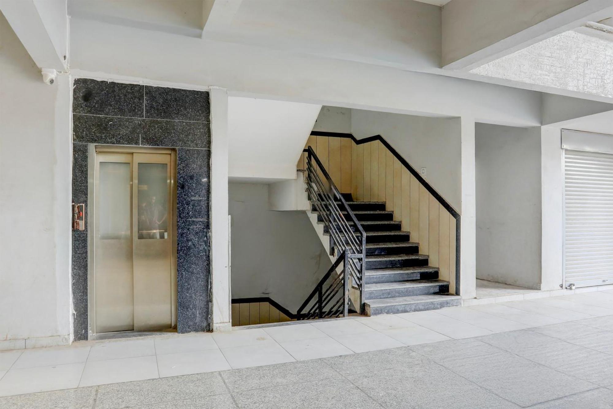 Super Townhouse Ambaji Formerly Hotel Kardhar Inn Eksteriør billede