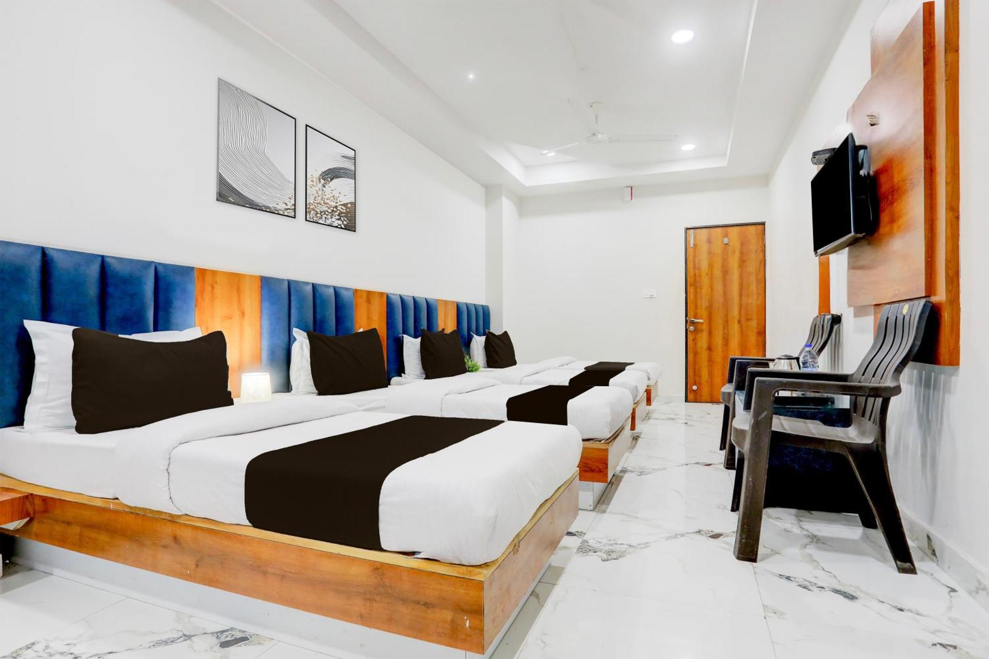 Super Townhouse Ambaji Formerly Hotel Kardhar Inn Eksteriør billede