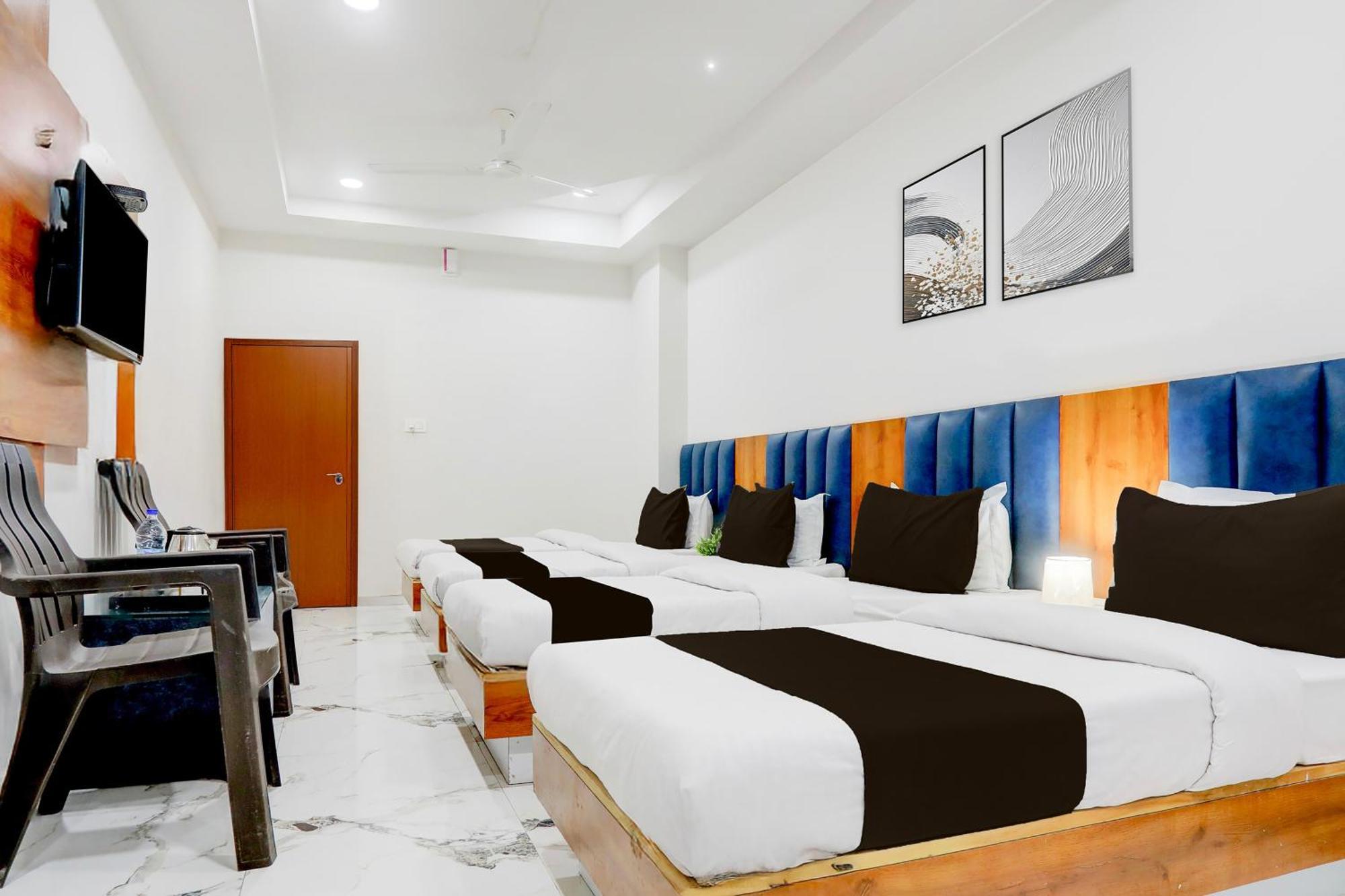 Super Townhouse Ambaji Formerly Hotel Kardhar Inn Eksteriør billede